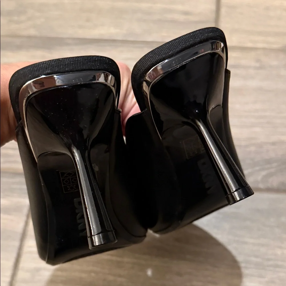 New DKNY Netta Black Pointed Toe Pump Sz 6 M - Picture 9 of 15